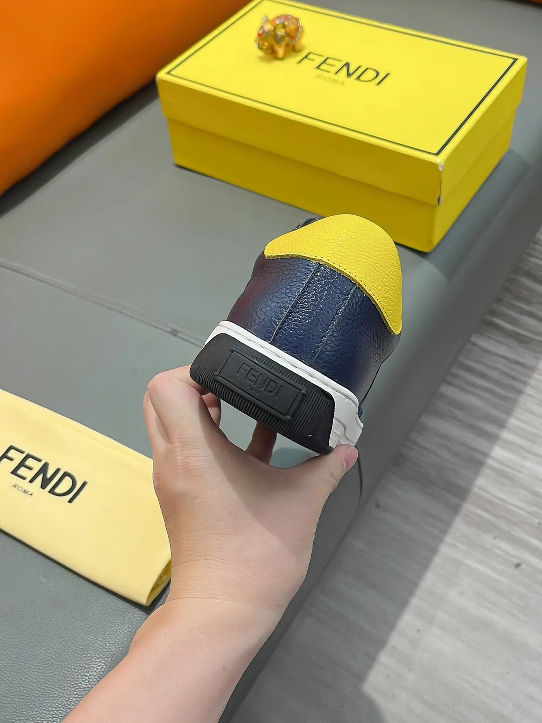 Men's shoes FENDI "Fendi" P400 Regular size: 38-44 (casual shoes) Product materials: Selected cowhide upper, soft sheepskin lining; original outsole.